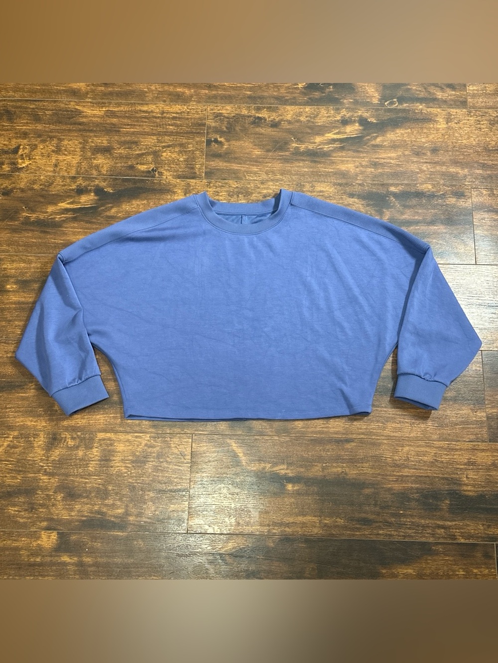 Super Soft Periwinkle Blue Cropped Sweatshirt T/S by Thrive Sz M 💙✨
